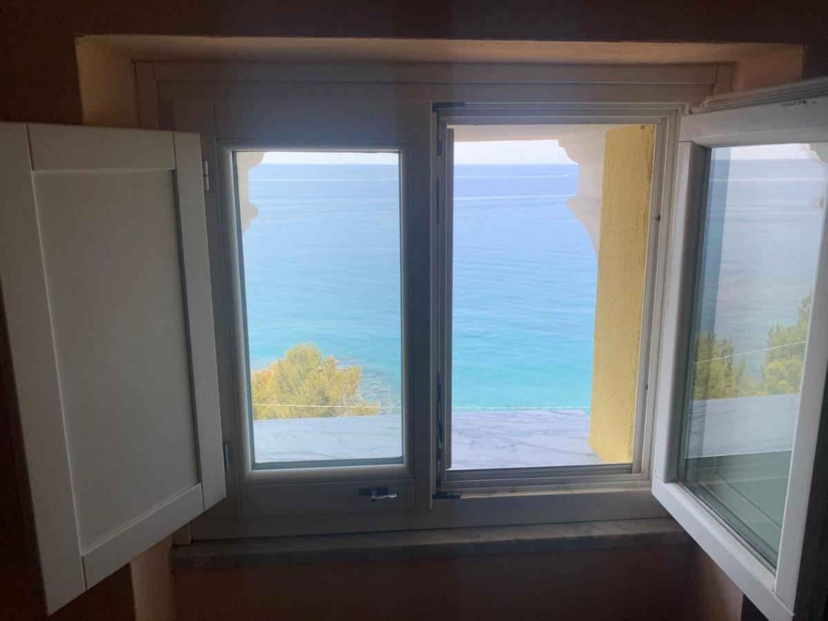 La Terrazza Nel Blu Lejlighed Imperia Eksteriør billede